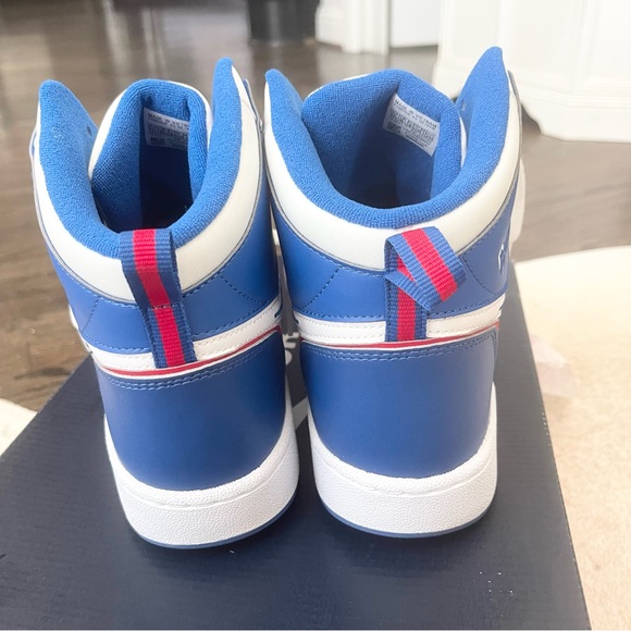 **SOLD** Basketball shoes - Picture 4 of 5